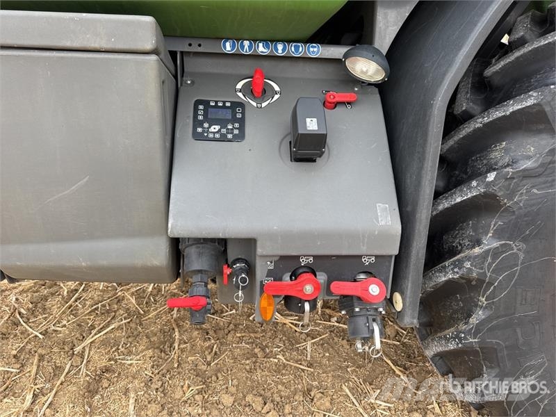 Fendt Rogator 355 الرشاشات