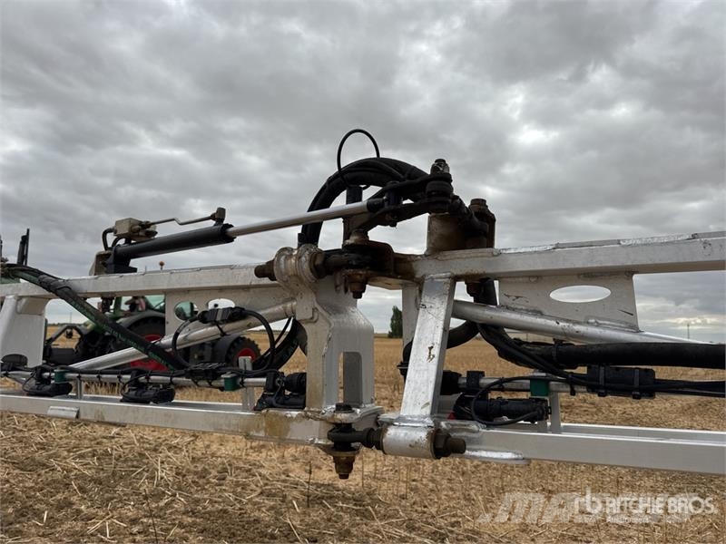 Fendt Rogator 355 Pulveristeur Traine 36 m S/A Pull-Type Vlečne škropilnice