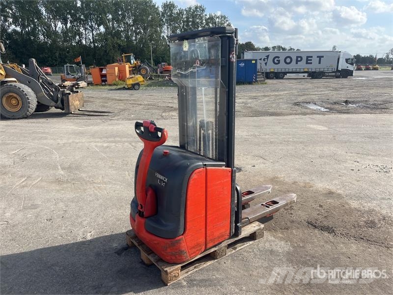 Fenwick-Linde L16 Electric Stacker Samopogonski ručni viljuškari