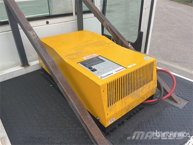  Fenwick-Linde P250 Tow Tractor (Inoperable) Electric forklifts