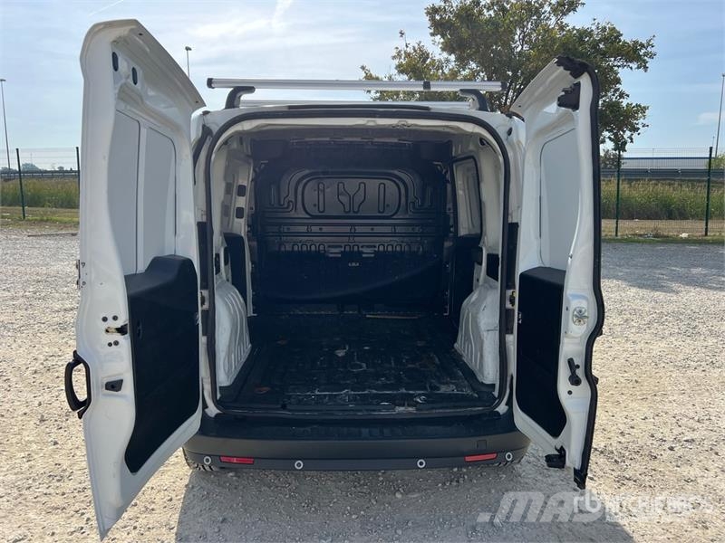 Fiat Doblo Cargo Van Lieferwagen