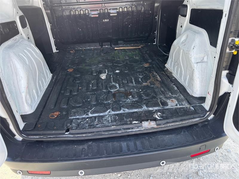 Fiat Doblo Cargo Van Lieferwagen