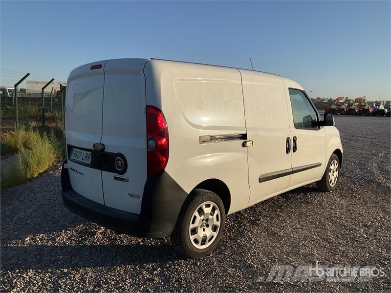 Fiat Doblo Service Cargo Van Lieferwagen