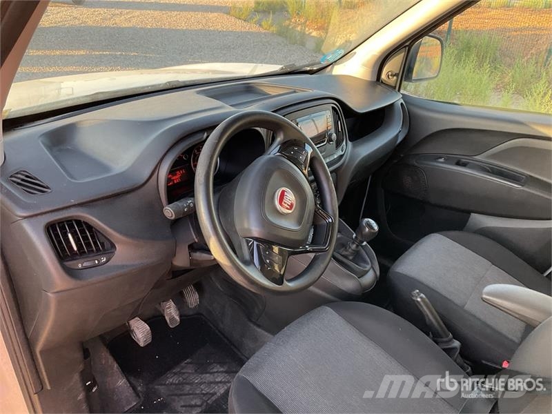 Fiat Doblo Service Cargo Van Lieferwagen