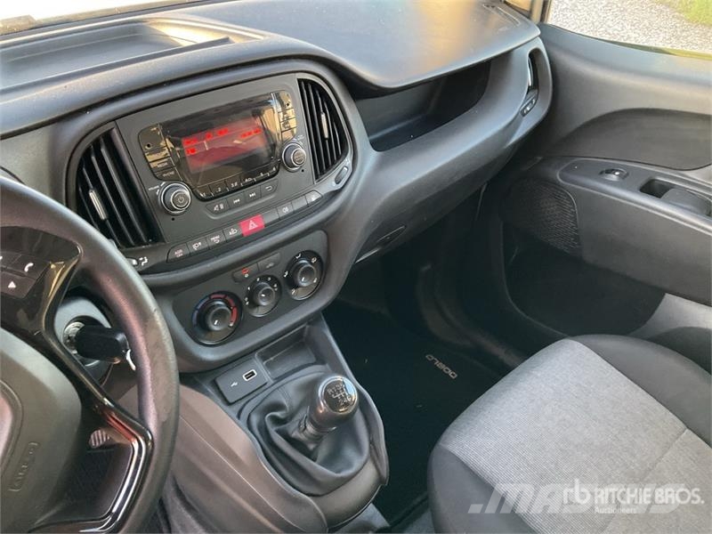 Fiat Doblo Service Cargo Van Lieferwagen
