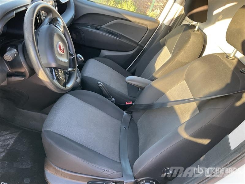 Fiat Doblo Service Cargo Van Lieferwagen
