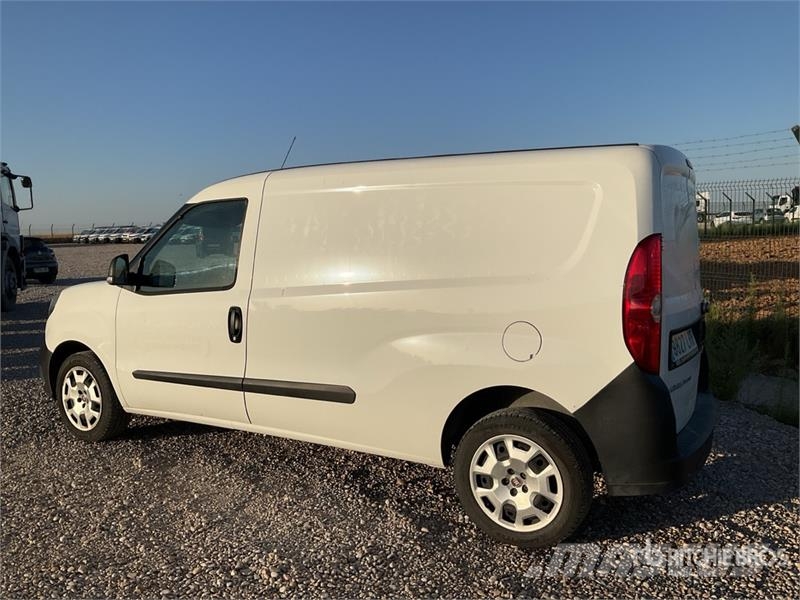 Fiat Doblo Service Cargo Van Lieferwagen