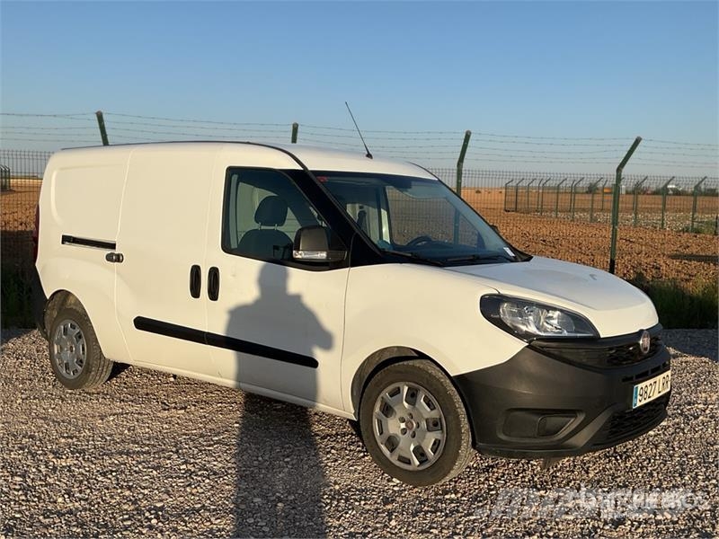 Fiat Doblo Service Cargo Van Lieferwagen