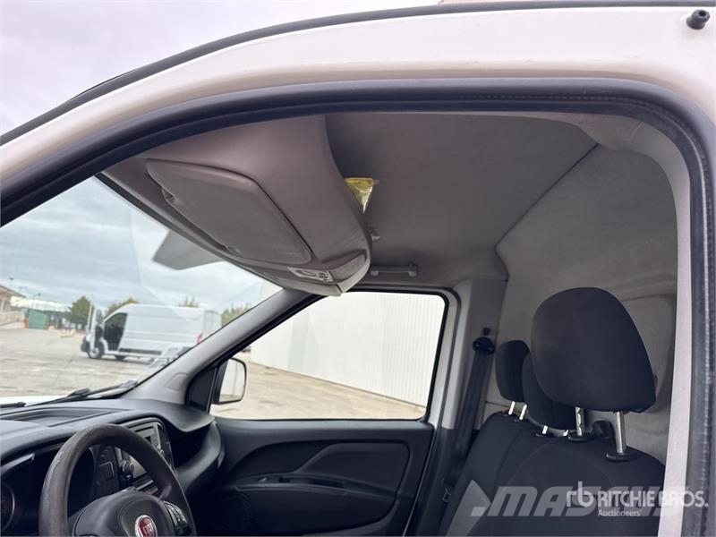 Fiat Doblo Vehicule Utilitaire Cargo Van Panel vans