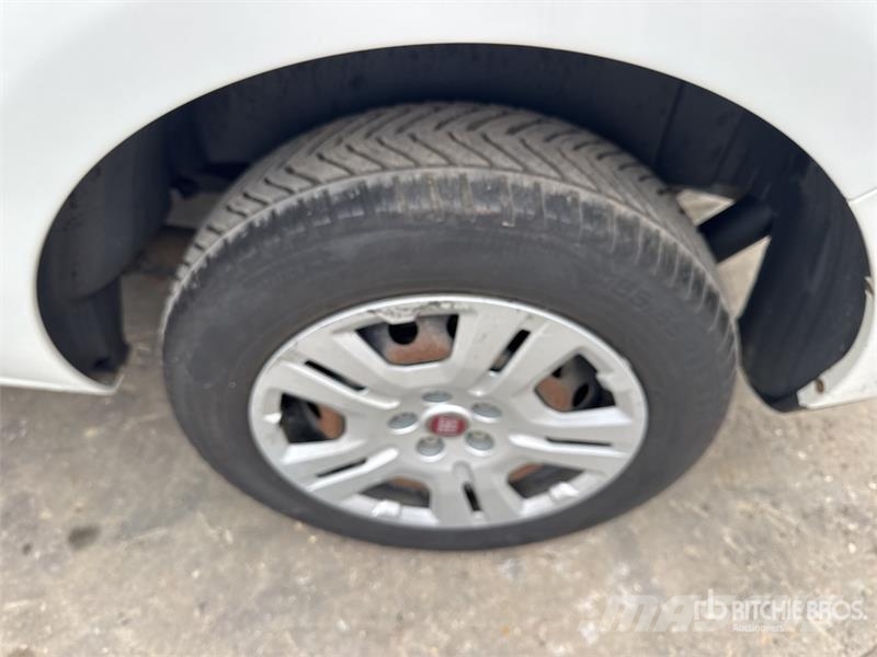 Fiat Doblo Vehicule Utilitaire Cargo Van Panel vans