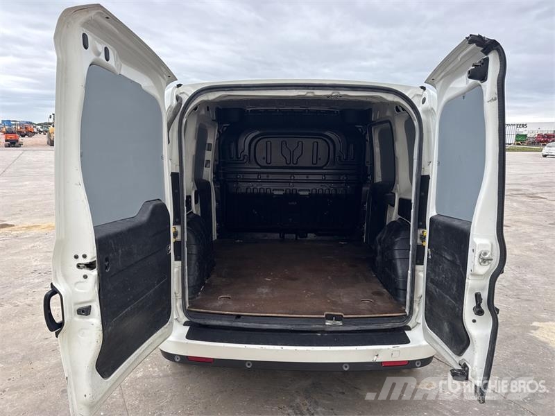 Fiat Doblo Vehicule Utilitaire Cargo Van Panel vans