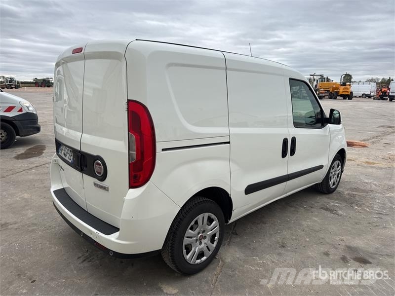 Fiat Doblo Vehicule Utilitaire Cargo Van Panel vans