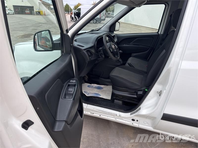 Fiat Doblo Vehicule Utilitaire Cargo Van Panel vans