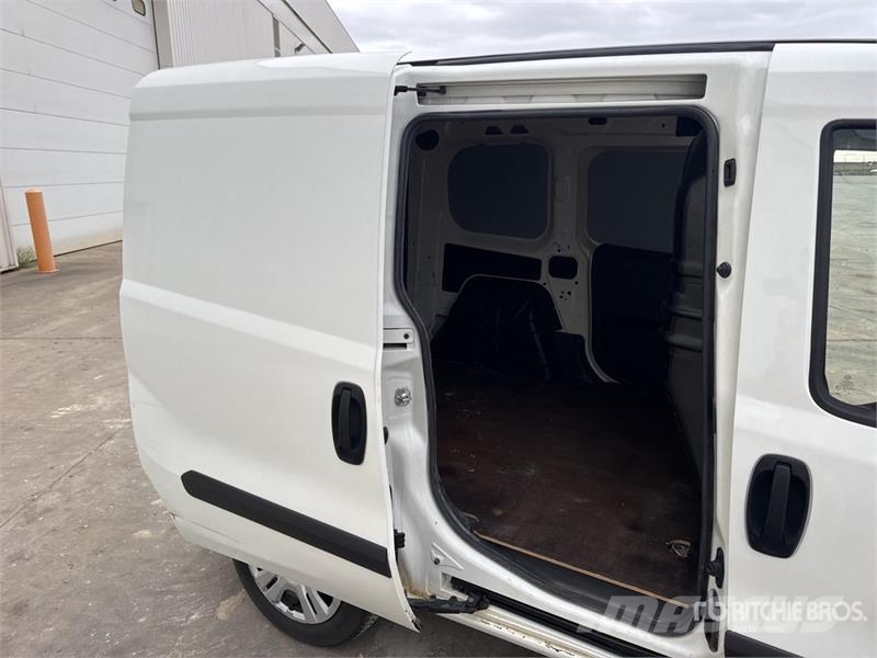 Fiat Doblo Vehicule Utilitaire Cargo Van Panel vans