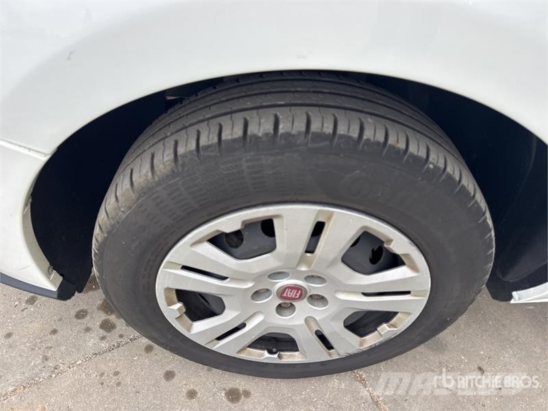 Fiat Doblo Vehicule Utilitaire Cargo Van Panel vans