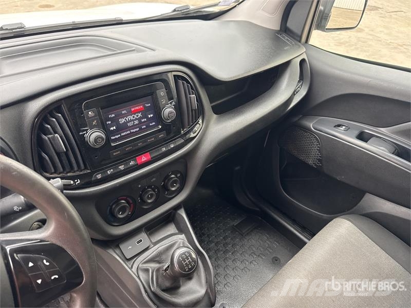 Fiat Doblo Vehicule Utilitaire Cargo Van Panel vans