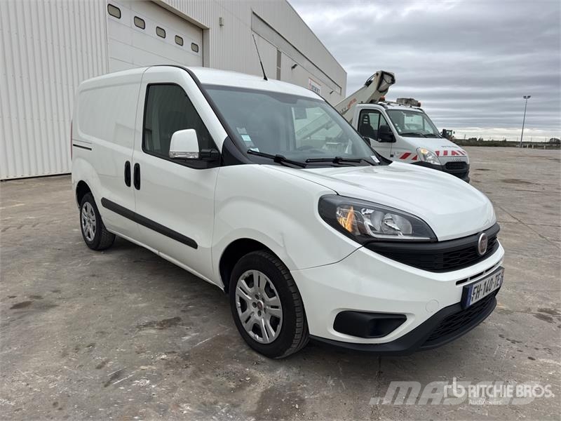 Fiat Doblo Vehicule Utilitaire Cargo Van Panel vans