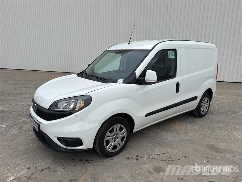 Fiat Doblo Vehicule Utilitaire Cargo Van Panel vans