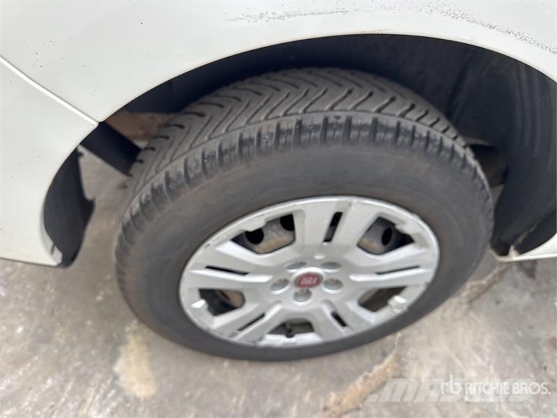 Fiat Doblo Vehicule Utilitaire Cargo Van Panel vans