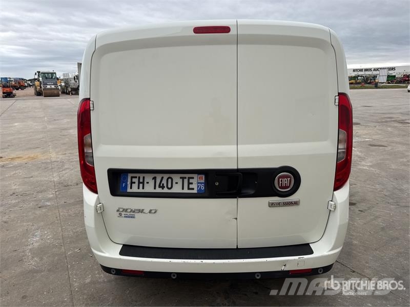 Fiat Doblo Vehicule Utilitaire Cargo Van Panel vans