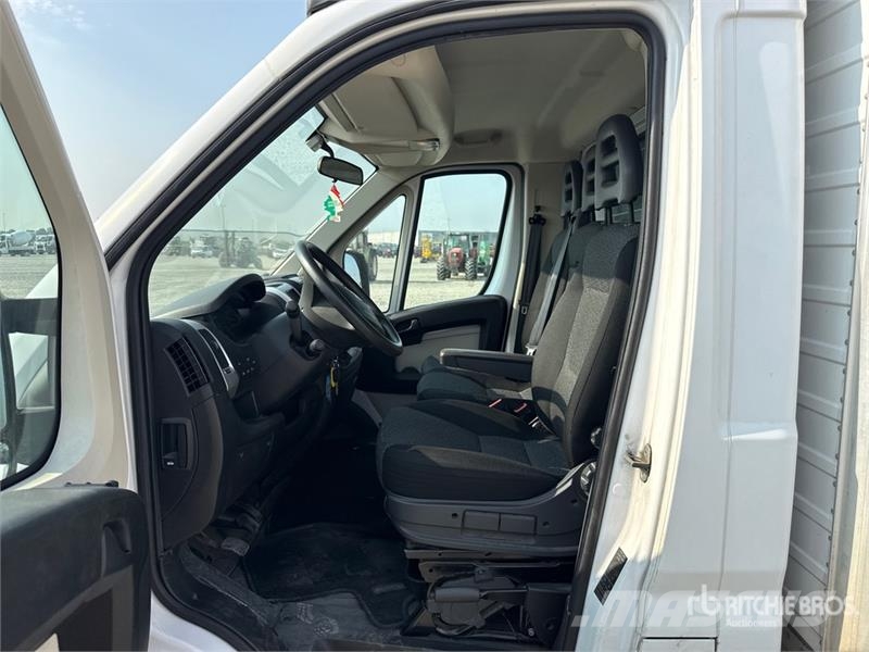Fiat Ducato 2.3 160 35 2.3 MJT 160CV E6D-TEMP CON PEDAN Sanduk kamioni