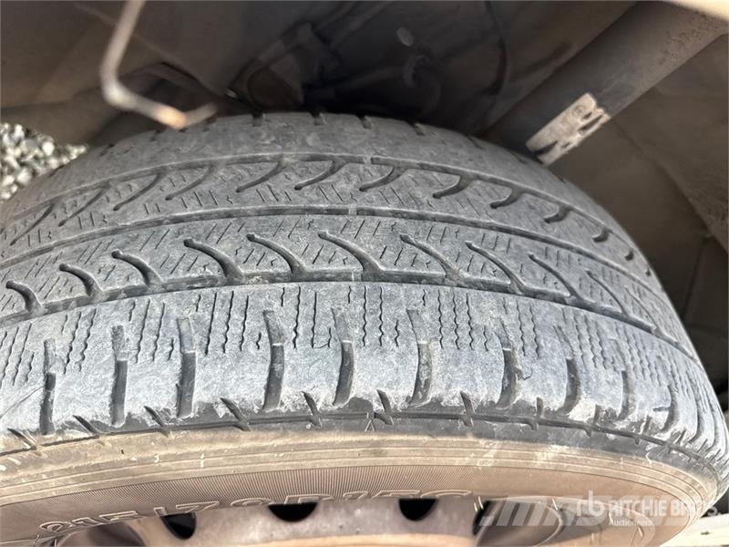 Fiat Ducato 2.3 160 35 2.3 MJT 160CV E6D-TEMP CON PEDAN Sanduk kamioni