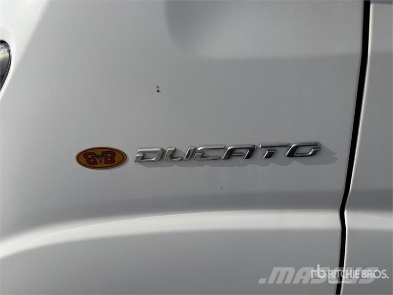 Fiat Ducato 2.3 160 35 2.3 MJT 160CV E6D-TEMP CON PEDAN Sanduk kamioni
