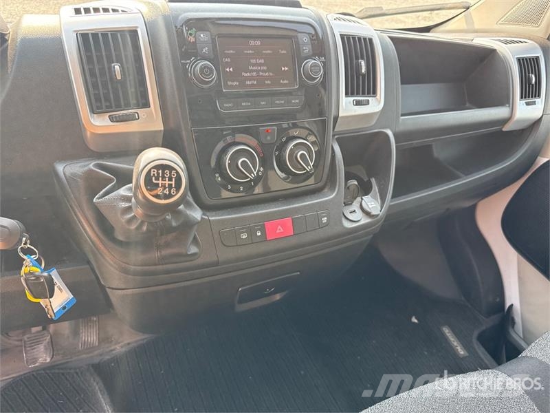 Fiat Ducato 2.3 160 35 2.3 MJT 160CV E6D-TEMP CON PEDAN Sanduk kamioni