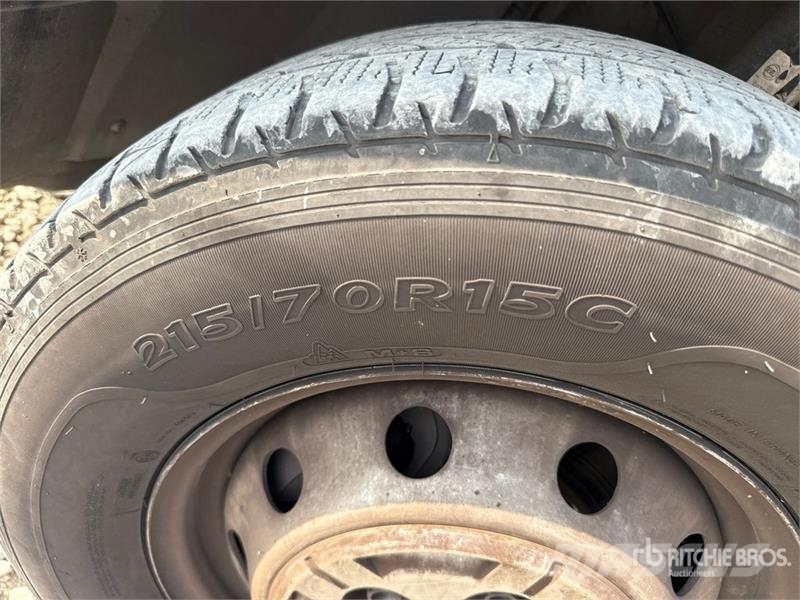 Fiat Ducato 2.3 160 35 2.3 MJT 160CV E6D-TEMP CON PEDAN Sanduk kamioni