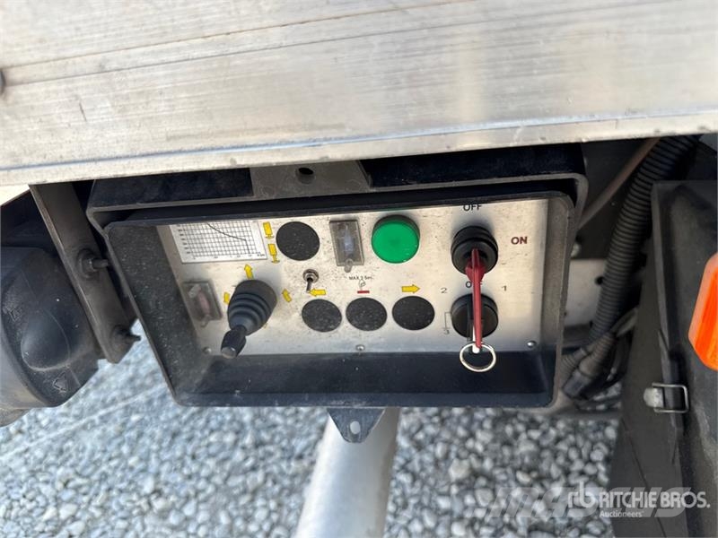 Fiat Ducato 2.3 160 35 2.3 MJT 160CV E6D-TEMP CON PEDAN Sanduk kamioni