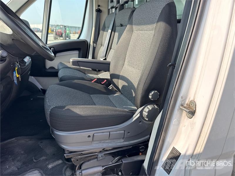 Fiat Ducato 2.3 160 35 2.3 MJT 160CV E6D-TEMP CON PEDAN Sanduk kamioni