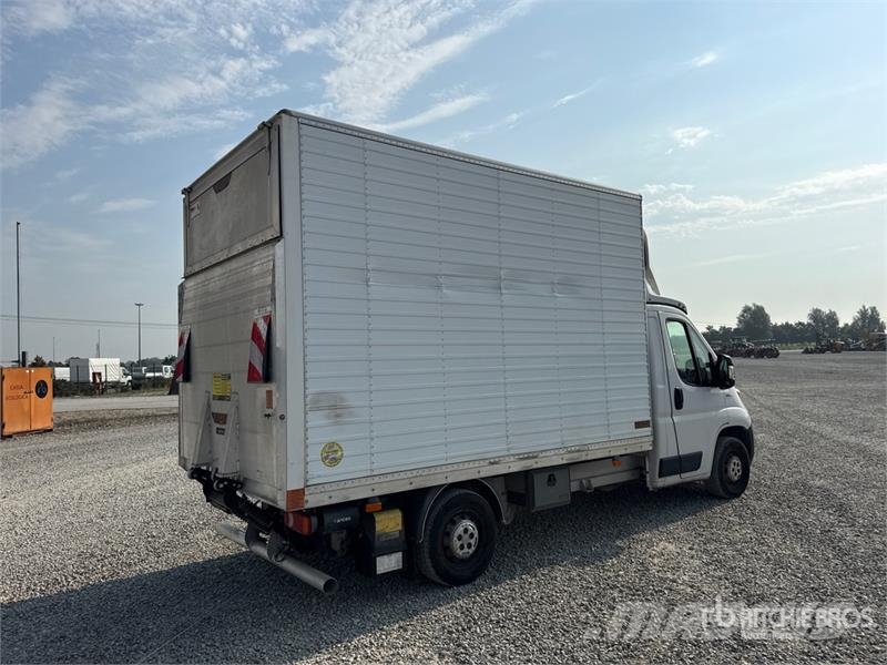 Fiat Ducato 2.3 160 35 2.3 MJT 160CV E6D-TEMP CON PEDAN Sanduk kamioni