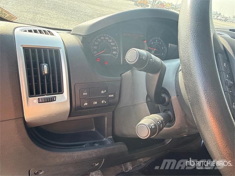 Fiat Ducato 2.3 160 35 2.3 MJT 160CV E6D-TEMP CON PEDAN Sanduk kamioni