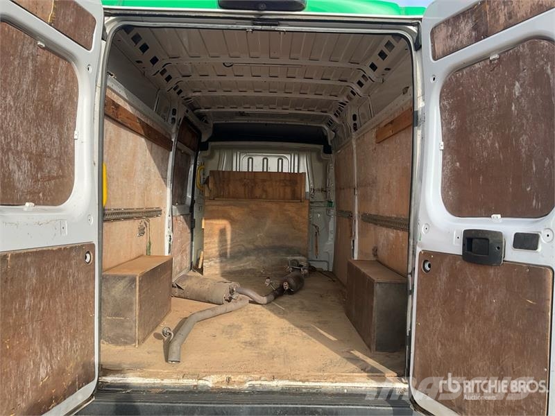 Fiat Ducato 4x2 Van Truck Camiones caja cerrada