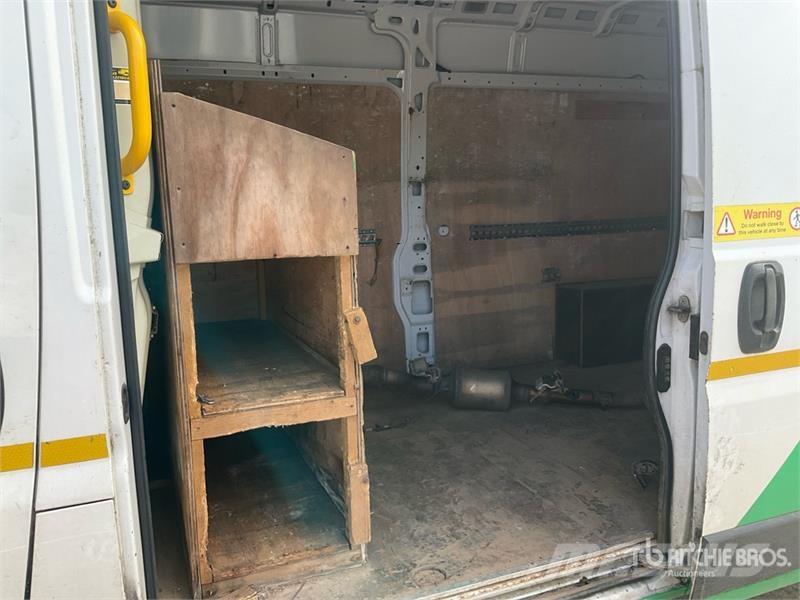 Fiat Ducato 4x2 Van Truck Camiones caja cerrada