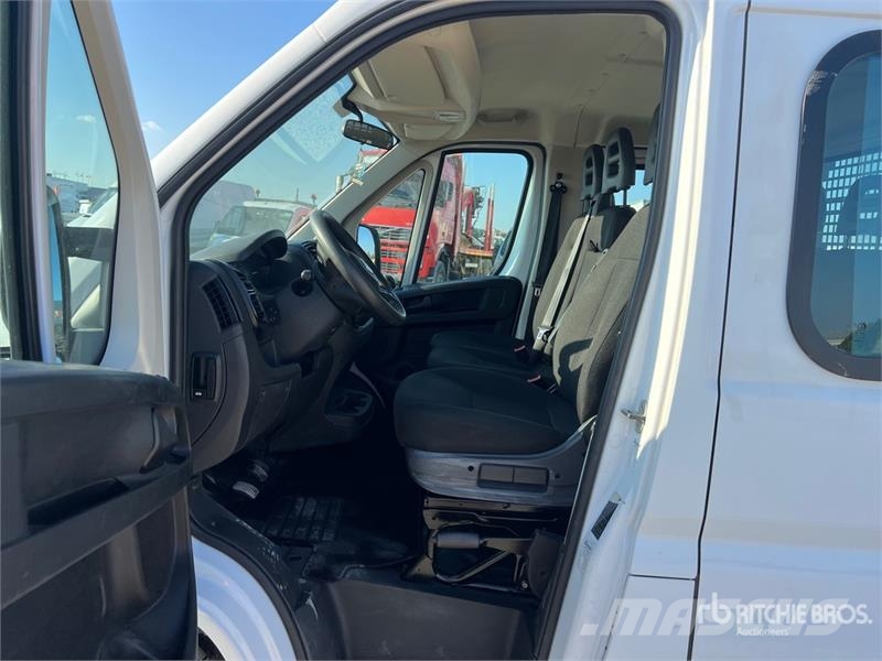 Fiat Ducato Crew Cab Crew Cab MAXI 35 LH2 2.2 MJT 140CV Грузовики-платформы/боковая разгрузка