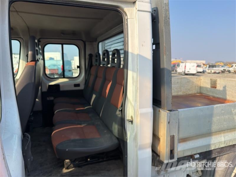Fiat ducato Crew Cab Flatbed Truck (Inoperable) شاحنات مسطحة/مفصلية الجوانب
