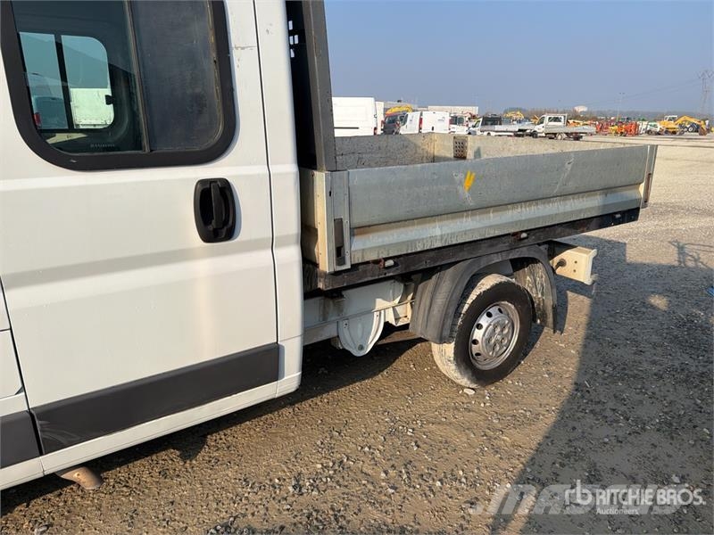 Fiat ducato Crew Cab Flatbed Truck (Inoperable) شاحنات مسطحة/مفصلية الجوانب