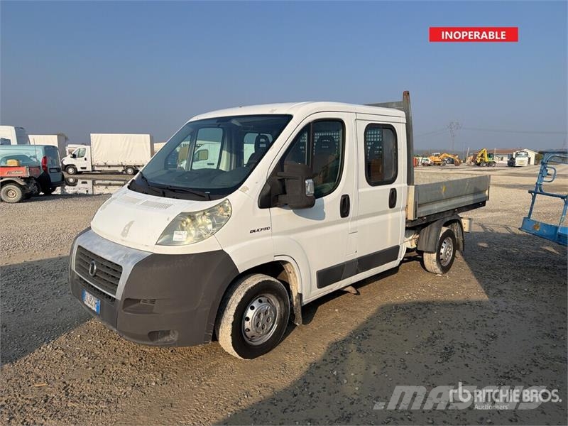 Fiat ducato Crew Cab Flatbed Truck (Inoperable) شاحنات مسطحة/مفصلية الجوانب