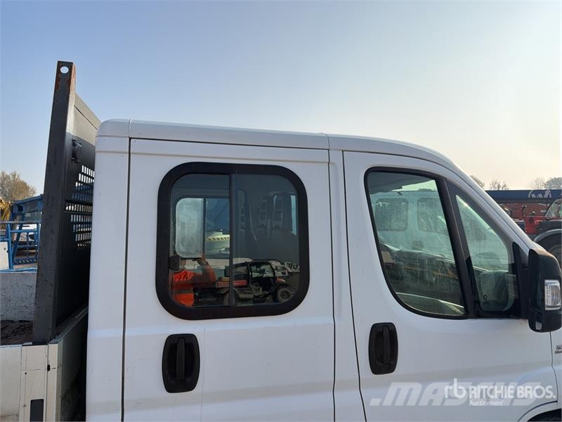 Fiat ducato Crew Cab Flatbed Truck (Inoperable) شاحنات مسطحة/مفصلية الجوانب