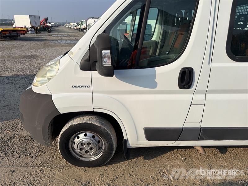 Fiat ducato Crew Cab Flatbed Truck (Inoperable) شاحنات مسطحة/مفصلية الجوانب
