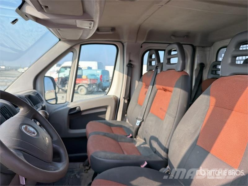Fiat ducato Crew Cab Flatbed Truck (Inoperable) شاحنات مسطحة/مفصلية الجوانب