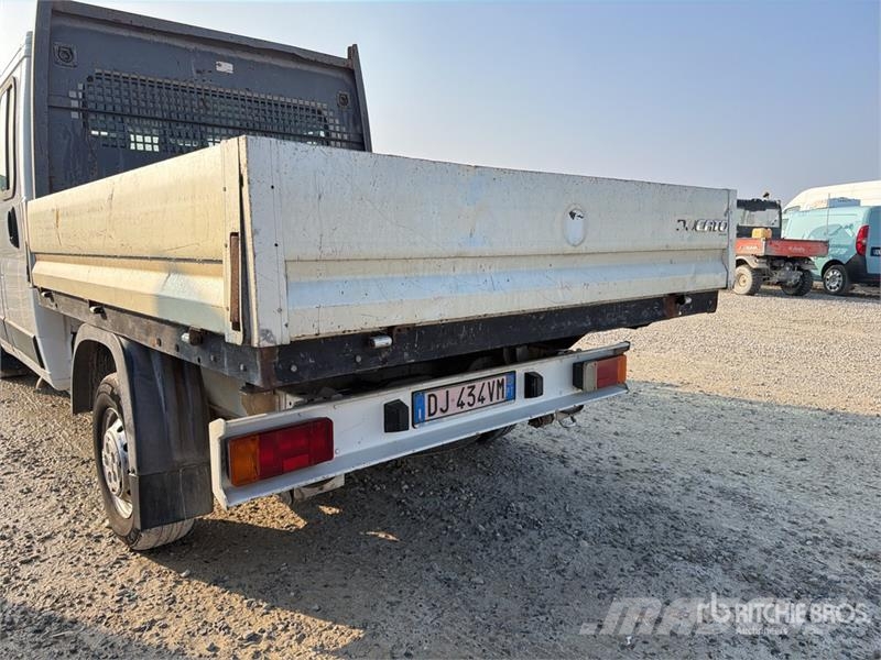 Fiat ducato Crew Cab Flatbed Truck (Inoperable) شاحنات مسطحة/مفصلية الجوانب