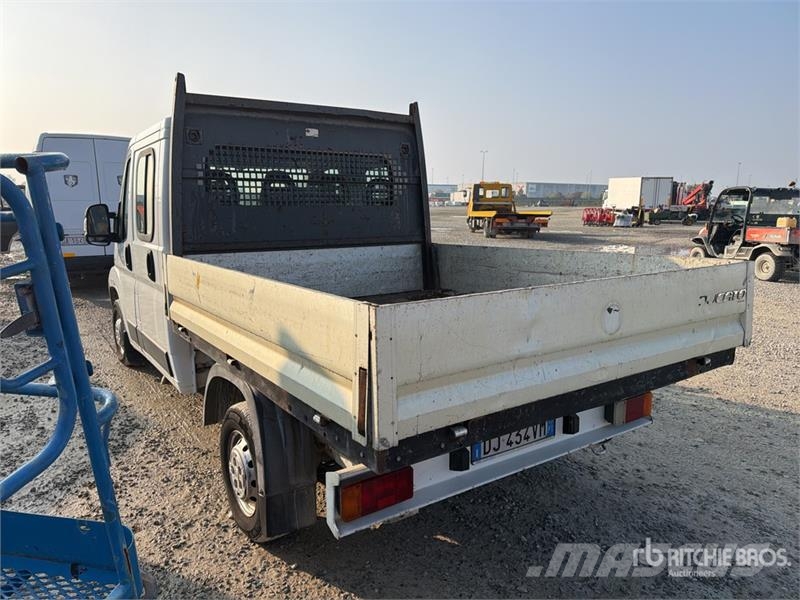 Fiat ducato Crew Cab Flatbed Truck (Inoperable) شاحنات مسطحة/مفصلية الجوانب