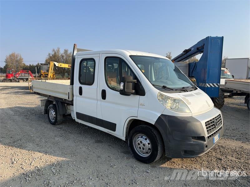 Fiat ducato Crew Cab Flatbed Truck (Inoperable) شاحنات مسطحة/مفصلية الجوانب