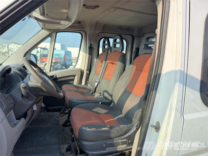 Fiat ducato Crew Cab Flatbed Truck (Inoperable) شاحنات مسطحة/مفصلية الجوانب