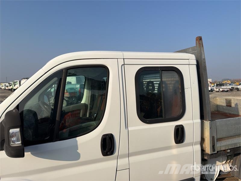 Fiat ducato Crew Cab Flatbed Truck (Inoperable) شاحنات مسطحة/مفصلية الجوانب