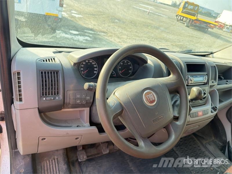 Fiat ducato Crew Cab Flatbed Truck (Inoperable) شاحنات مسطحة/مفصلية الجوانب