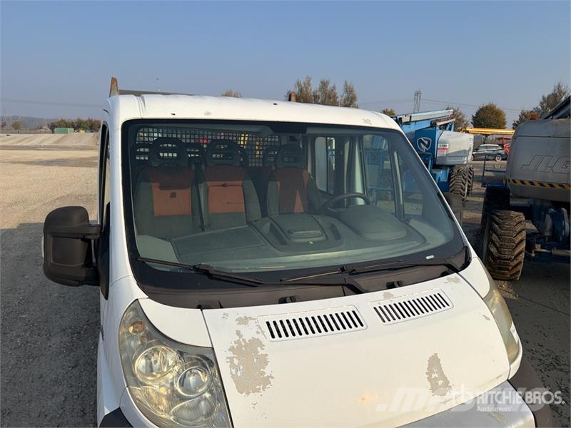 Fiat ducato Crew Cab Flatbed Truck (Inoperable) شاحنات مسطحة/مفصلية الجوانب