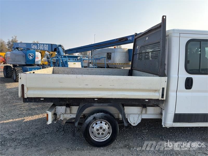 Fiat ducato Crew Cab Flatbed Truck (Inoperable) شاحنات مسطحة/مفصلية الجوانب